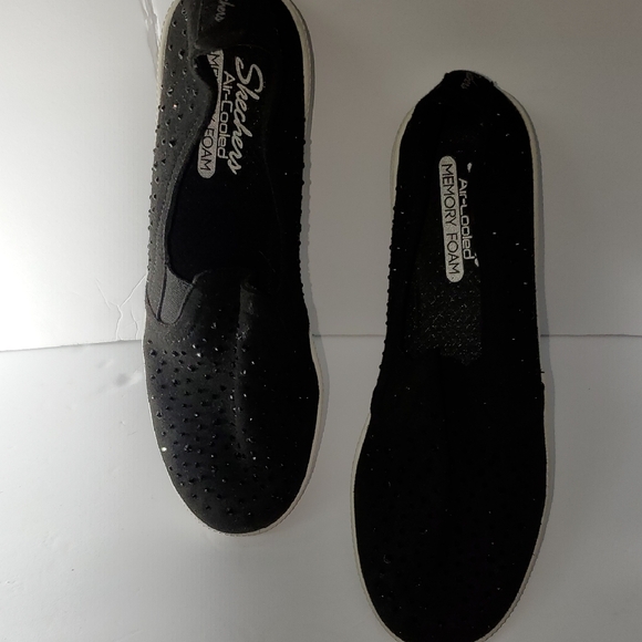 Skechers Women's Black Slip-On Sneakers - Picture 1 of 7
